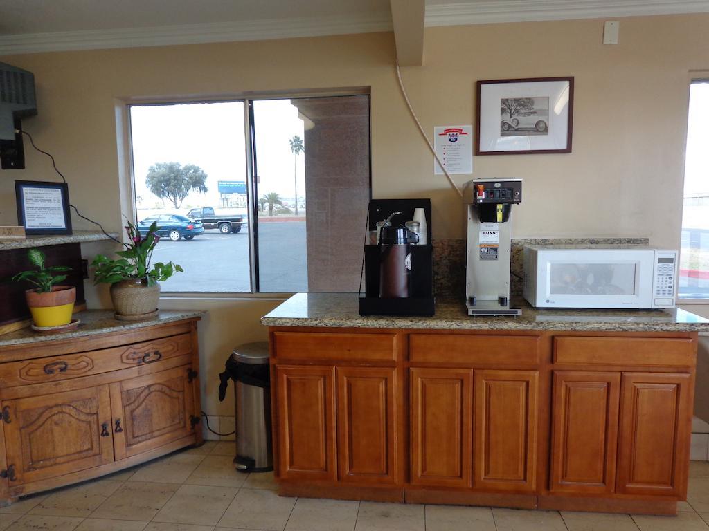 Knights Inn Phoenix At N Black Canyon Hwy Exteriér fotografie